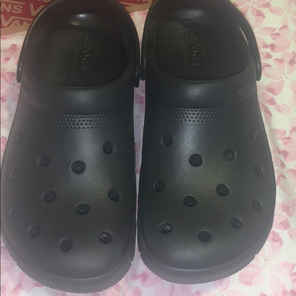 Black men’s crocs
